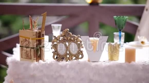 桌上的婚礼装饰摘要视频的预览图