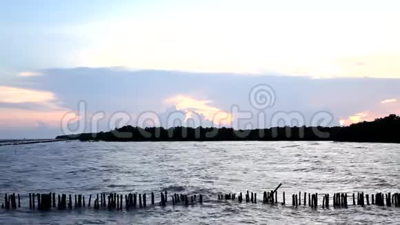 海波面与日落的天空暮海在邦昆锡安视频的预览图