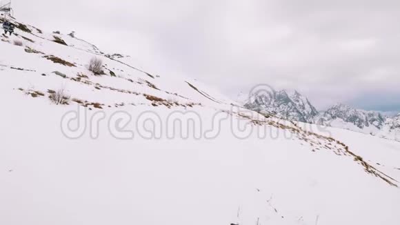 雪山的山峰高山之秋视频的预览图