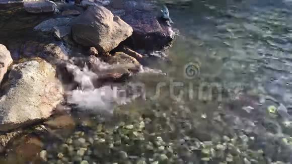 森林深处的自然瀑布国家公园视频的预览图