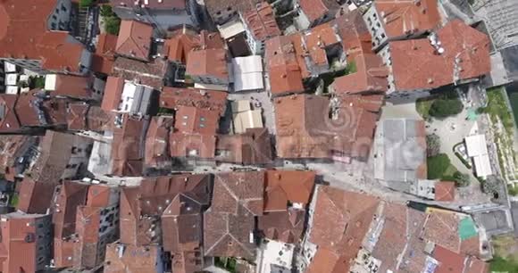 飞越黑山Kotor老城上空视频的预览图