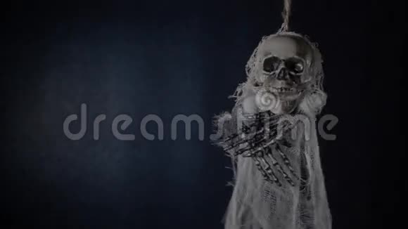 可怕的骷髅被绞死视频的预览图