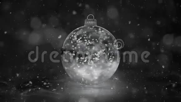 圣诞旋转白冰玻璃包雪花背景环视频的预览图