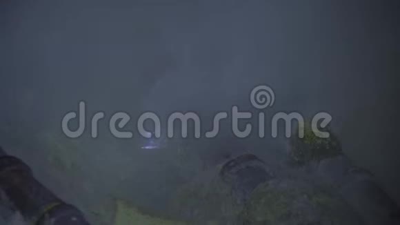 卡瓦伊根火山的蓝硫火视频的预览图