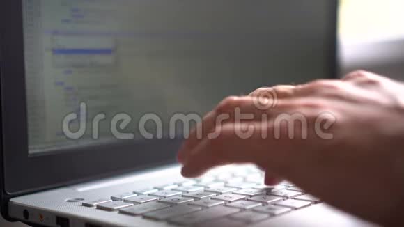 网站或软件开发手提电脑程序员视频的预览图