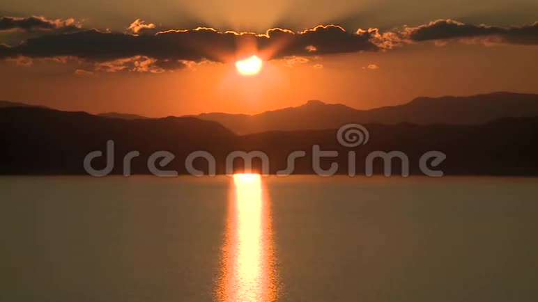 山后日落美景视频的预览图