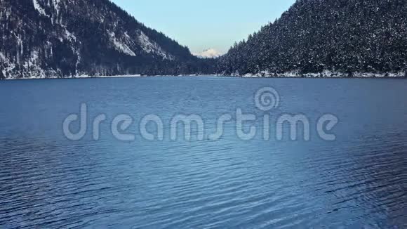 观湖奥地利冬景视频的预览图