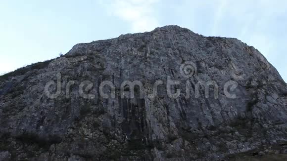 高陡岩壁视频的预览图