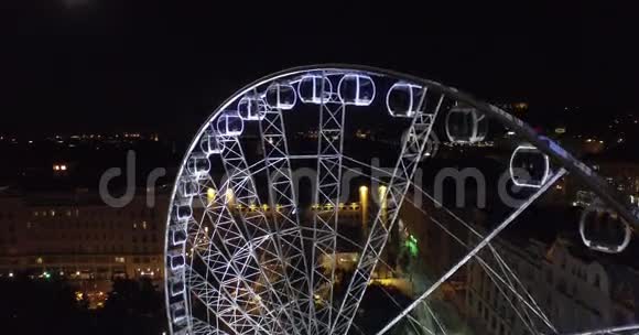 布达佩斯的眼睛巨大的摩天轮在月光下航空视频的预览图