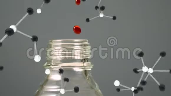 瓶上红色液体与分子模型视频的预览图