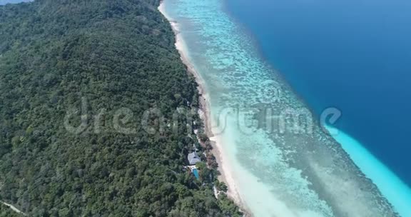 标志性热带菲岛东北部的无人机视频视频的预览图