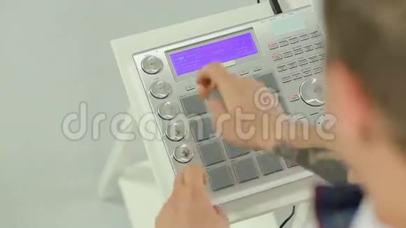 在MIDI的面板上关闭DJ混合音乐视频的预览图