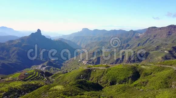 在美丽的风景和高山之上的加那利亚视频的预览图