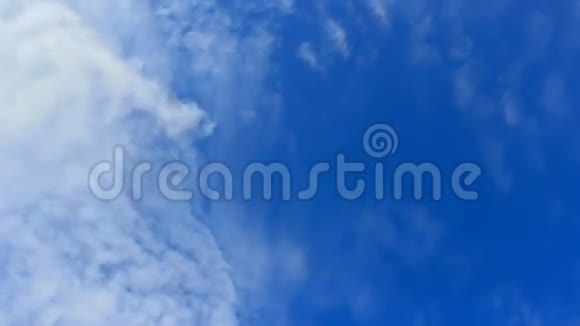 蓝天和多云视频的预览图