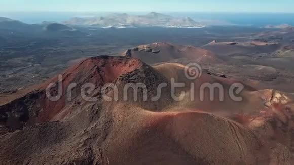 飞越蒂曼法亚国家公园附近的火山兰萨罗特加那利群岛视频的预览图
