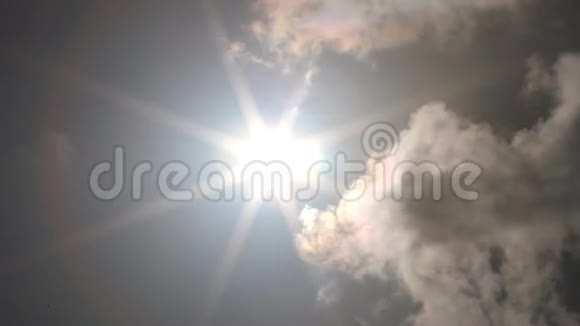 乌云和灿烂的太阳荷兰视频的预览图