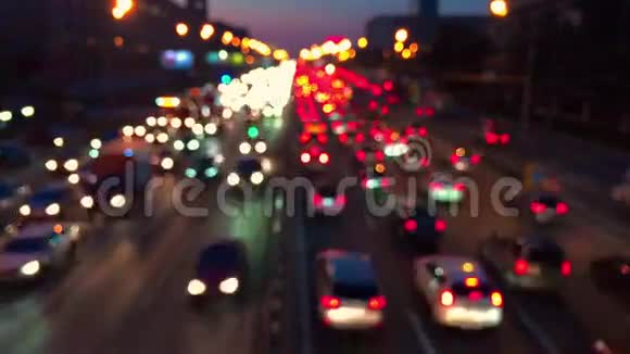 晚上城市的汽车堵车视频的预览图