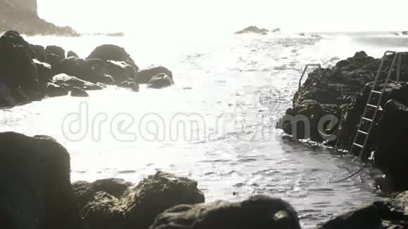 海洋溪自然温泉视频的预览图
