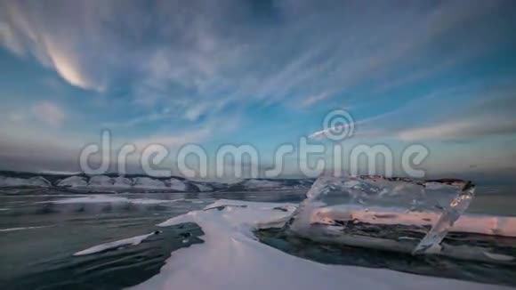 冰冻湖上的延时录像视频的预览图