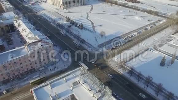 冬天俄罗斯的珀姆市中央区视频的预览图