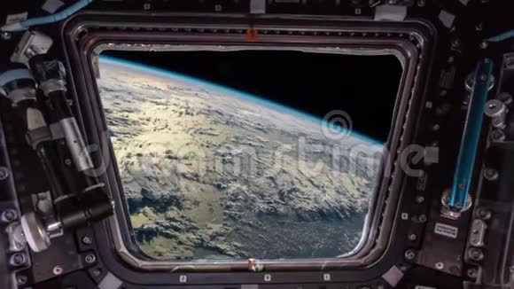 从国际空间站的窗口看地球这张图片的元素由美国宇航局提供我视频的预览图