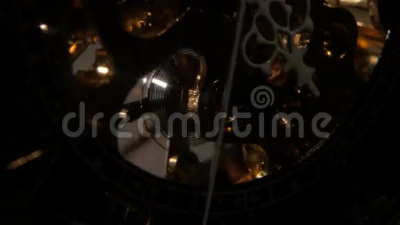 旧秒表时钟齿轮机构关门视频的预览图