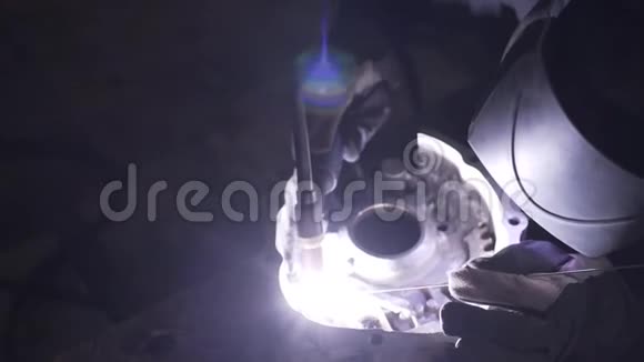 摩托车车库隔板铝的焊接视频的预览图