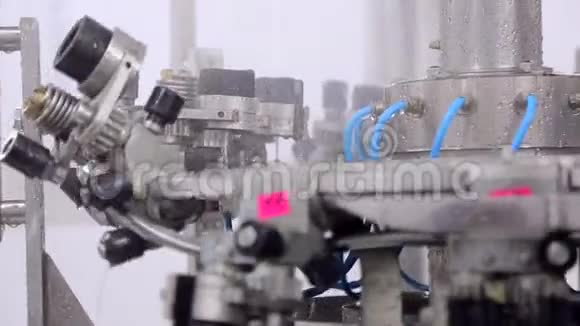 线的制水自动机器人设备的工作视频的预览图
