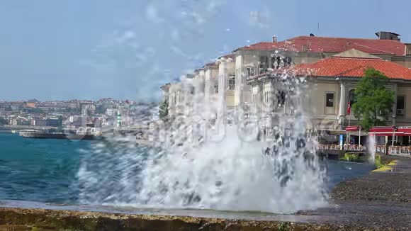土耳其的海浪和晴朗的天空视频的预览图