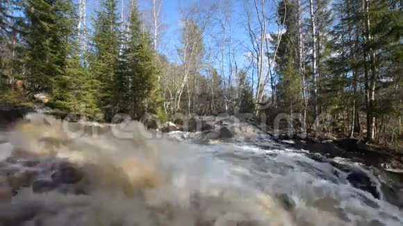 托马乔基河上的瀑布视频的预览图