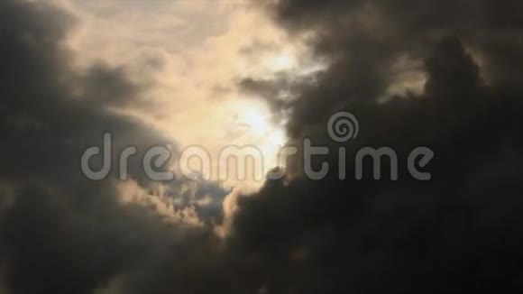 黑天云上的光点视频的预览图