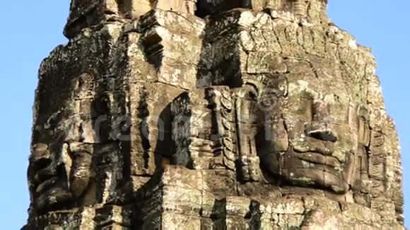 柬埔寨吴哥窟两头佛女神石雕版视频的预览图