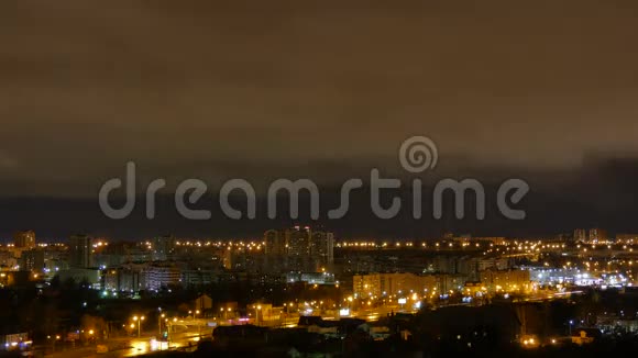 夜城喀山秋天漂浮的云视频的预览图