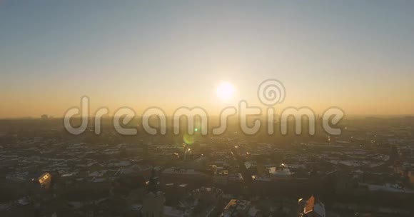 日落时分的冬季魔法城视频的预览图