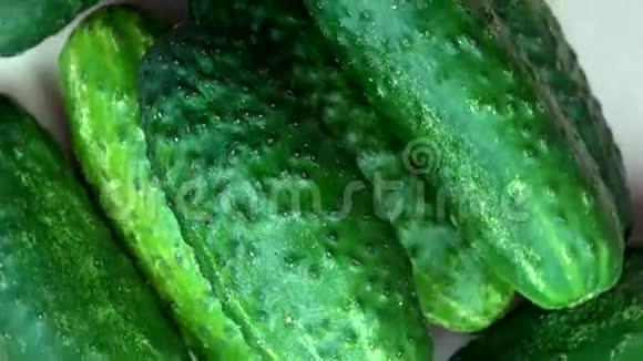 熟黄瓜蔬菜有机食品顺时针转转盘视频的预览图