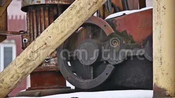 旧机构轮机从起重机时钟齿轮视频的预览图