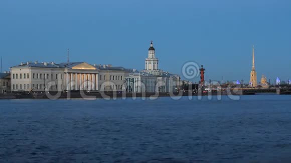 涅瓦河岸圣彼得堡夜晚日落圣诞照明视频的预览图