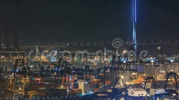 夜间货柜码头视频的预览图