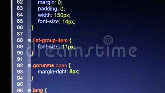 十六进制代码运行在计算机屏幕上特写镜头很浅的深度视频的预览图