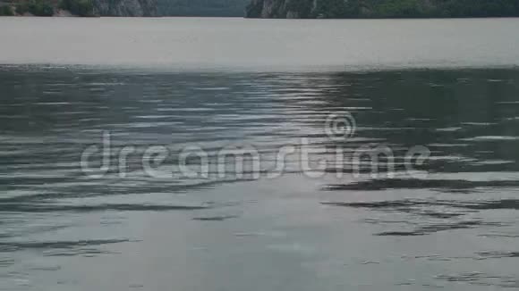 水湖倒影视频的预览图