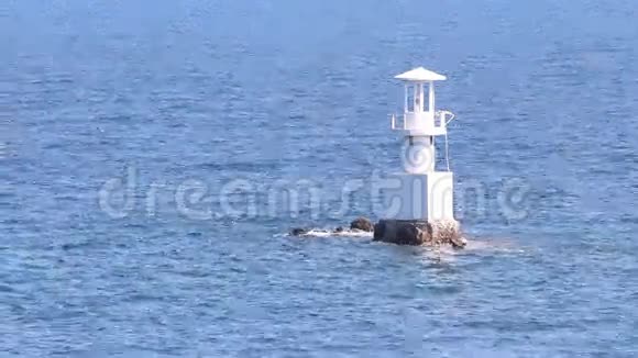 海洋中的灯塔视频的预览图