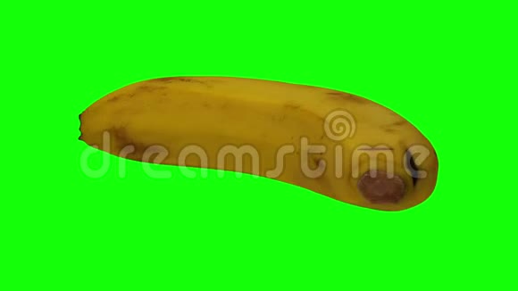 在绿色背景下旋转香蕉02A环视频的预览图