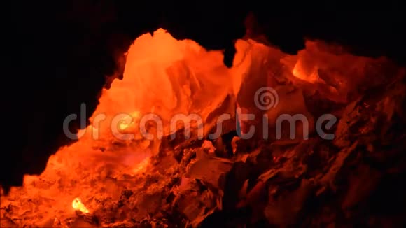 壁炉火焰燃烧的火视频的预览图