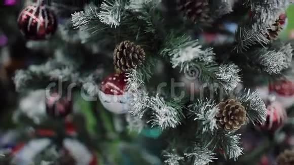 传统圣诞市场圣诞玩具及树饰礼品视频的预览图
