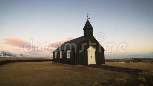 冰岛Budir黑教堂的时间流逝白天视频的预览图