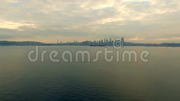 西雅图华盛顿州市中心日出时可观赏海滨景色视频的预览图