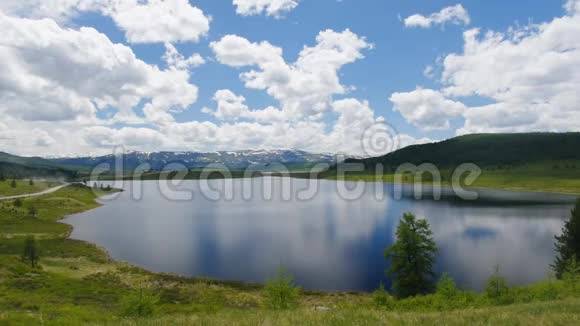 乌拉甘斯基湖阿尔泰山视频的预览图