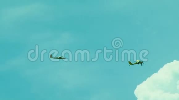 高空滑翔机视频的预览图