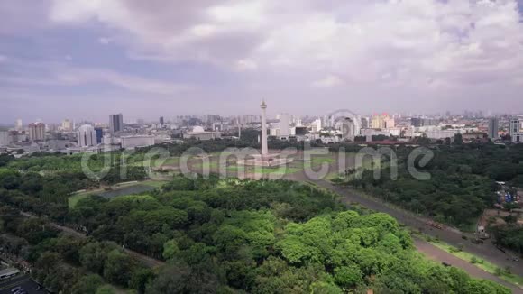 雅加达国家纪念碑从上面拍摄视频的预览图