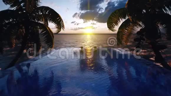 美丽的游泳池日落时有男女洗澡在一个失去的热带岛屿上现实的三维动画视频的预览图